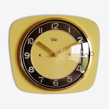 Vintage formica silent wall clock "Odo Yellow"