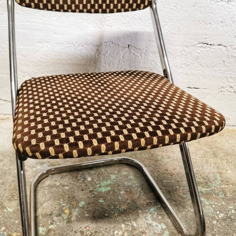 Vintage cantilever chair
