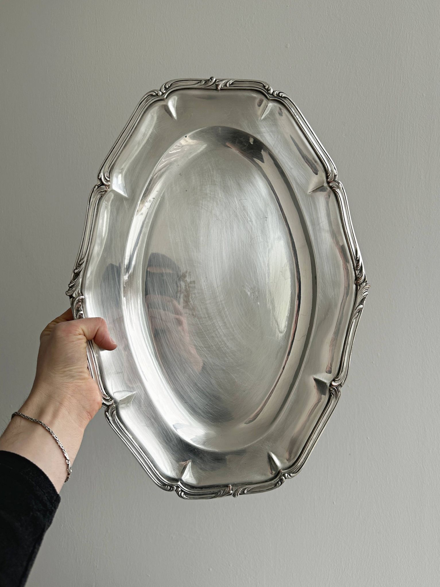oval silver metal plate
