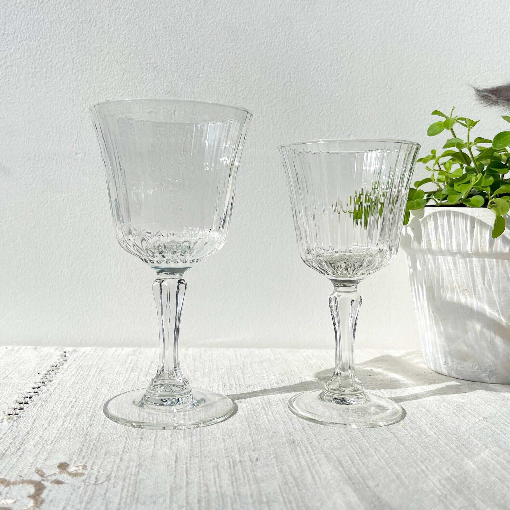 7 Vintage red wine glasses in fluted glass Made in France