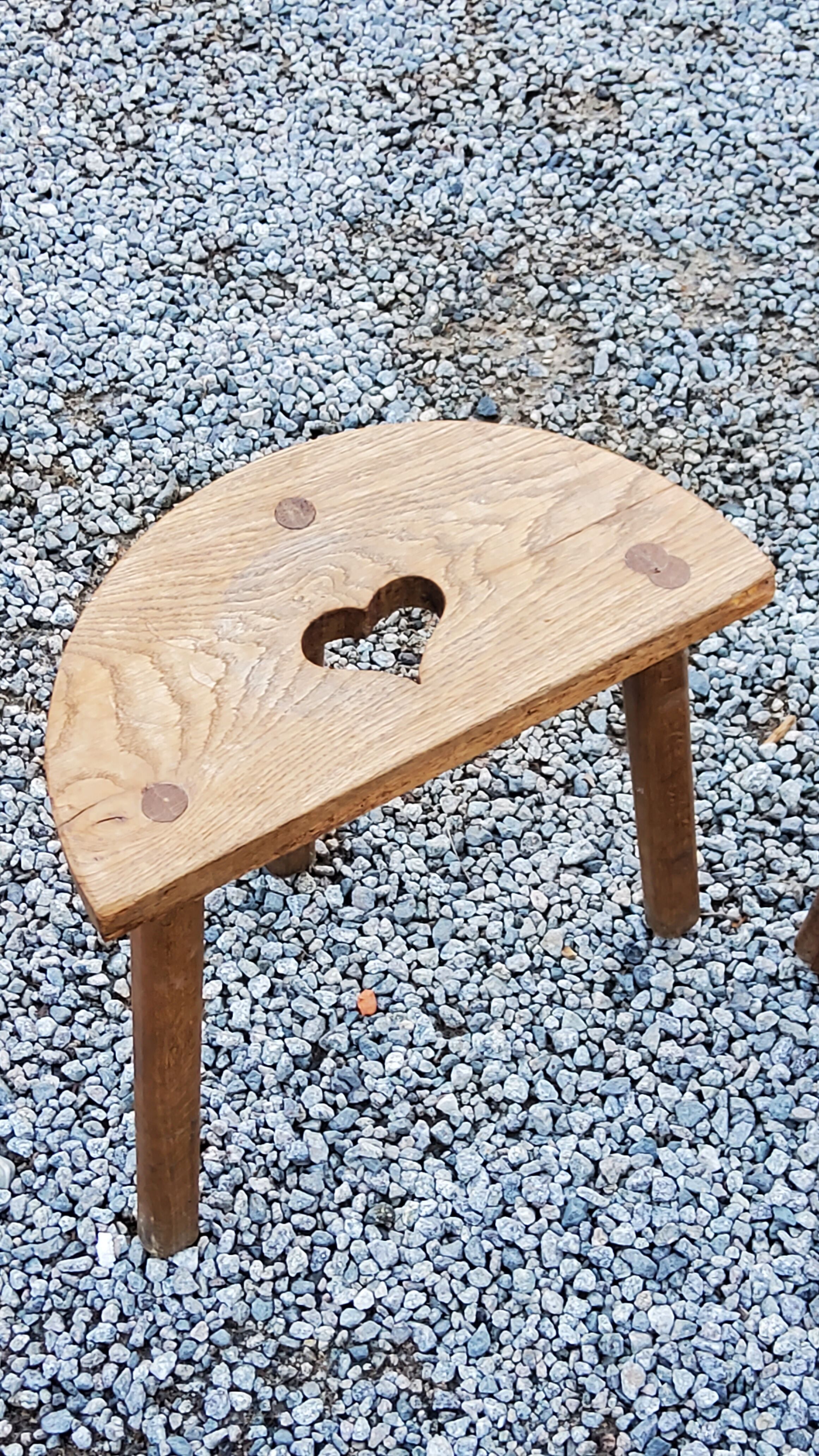Pair of shepherd's stools in tripod oak décor in the heart