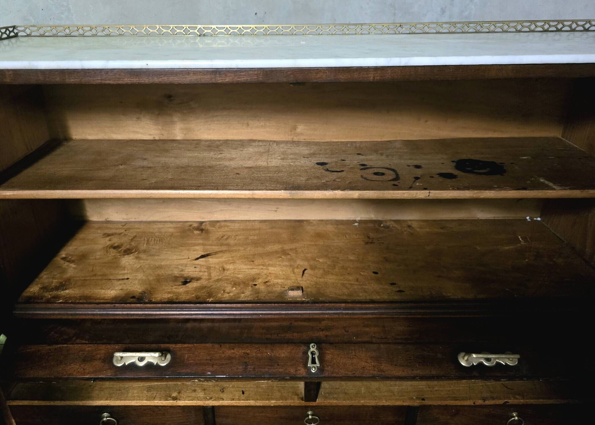Cylinder desk in mahogany and mahogany veneer, Louis XVI style, 19th century.