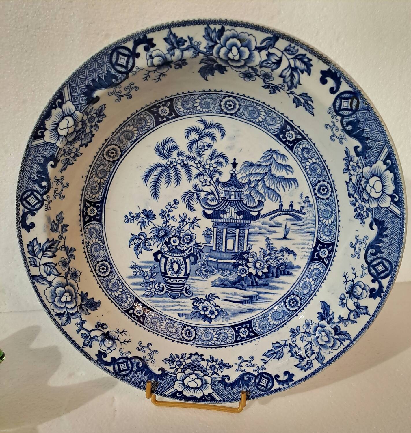 Hollow dish Creil and Montereau model Pagoda