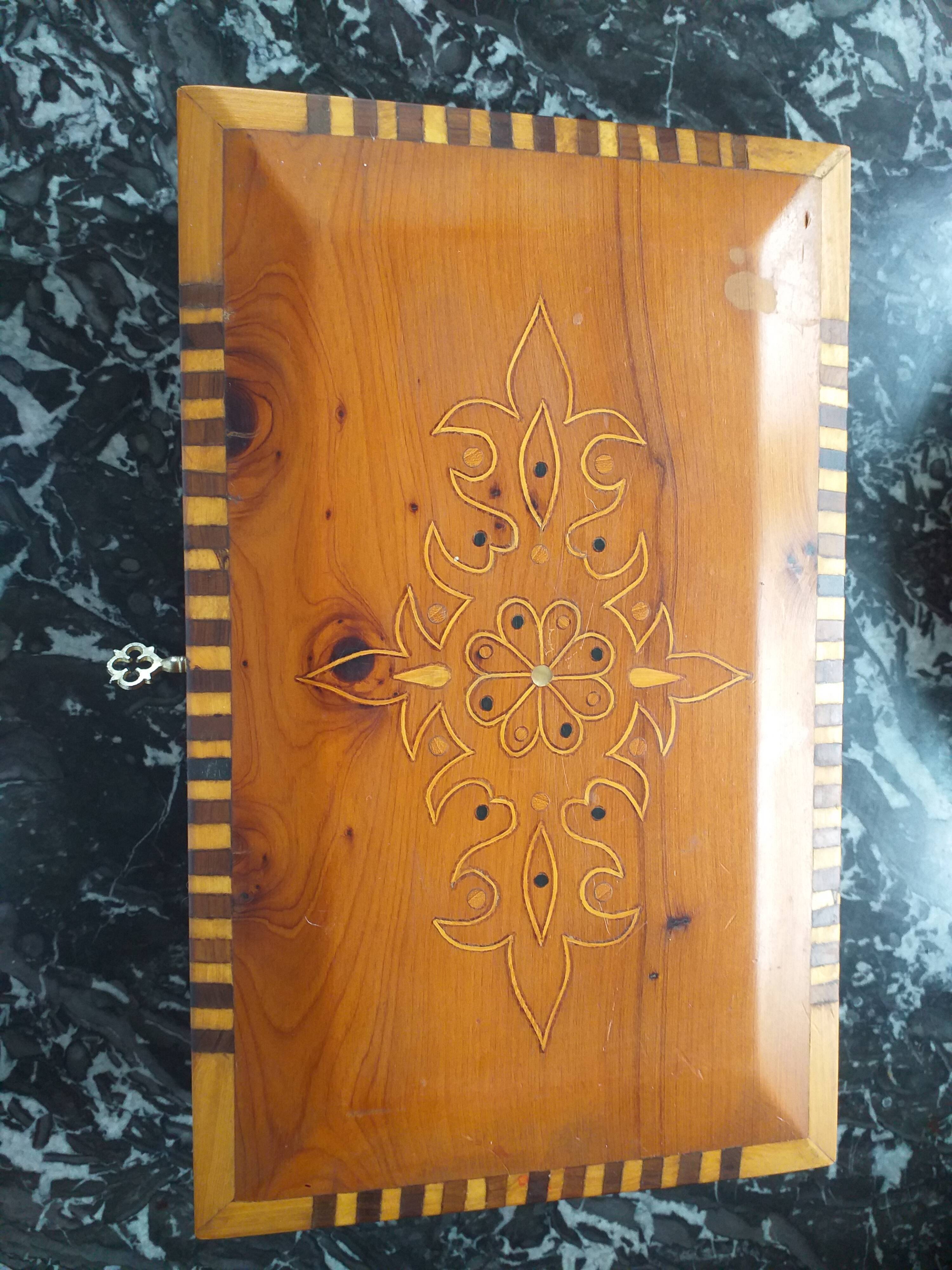 Box in marquetry
