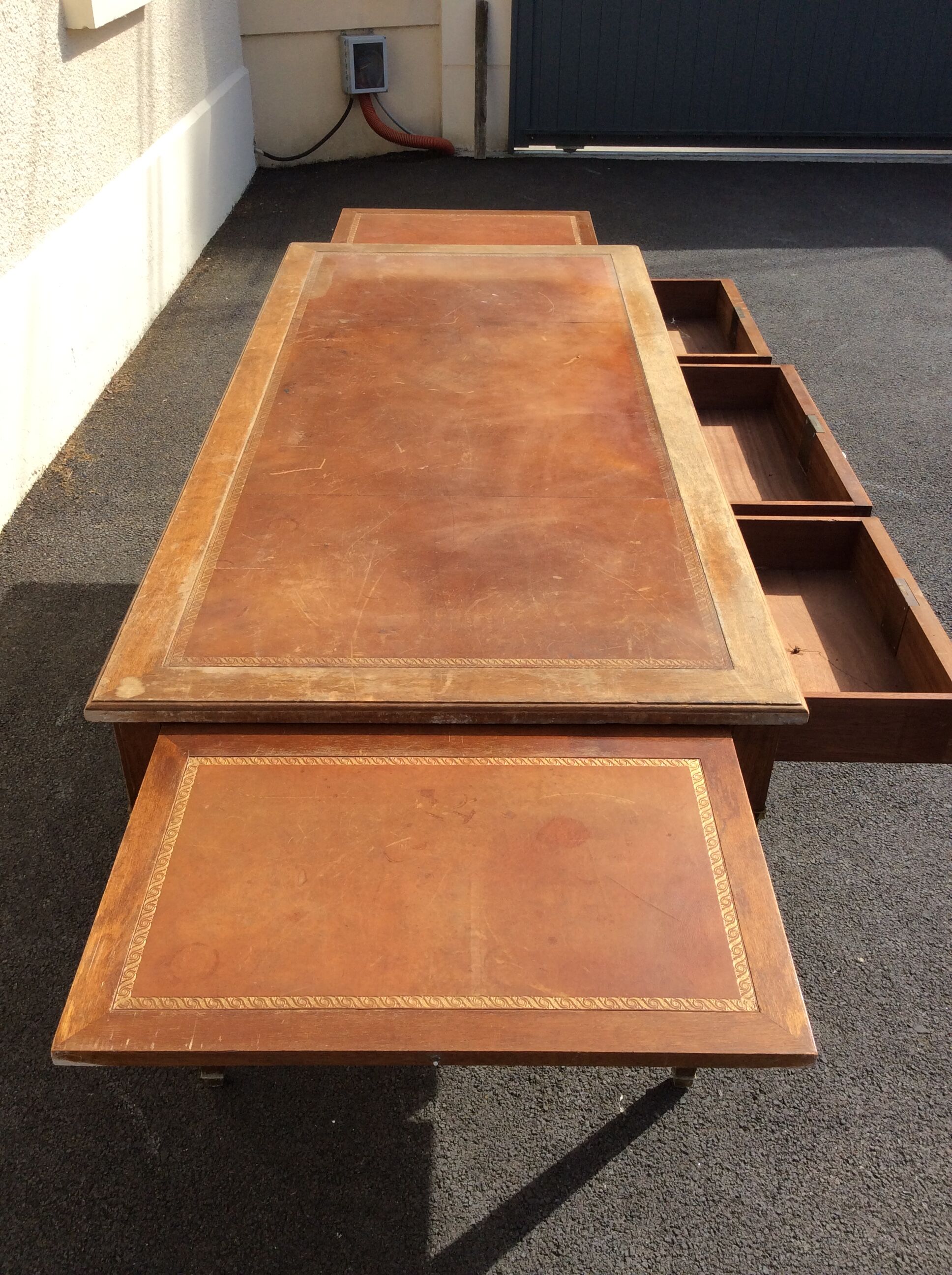 Bureau de style Louis XVl en acajou