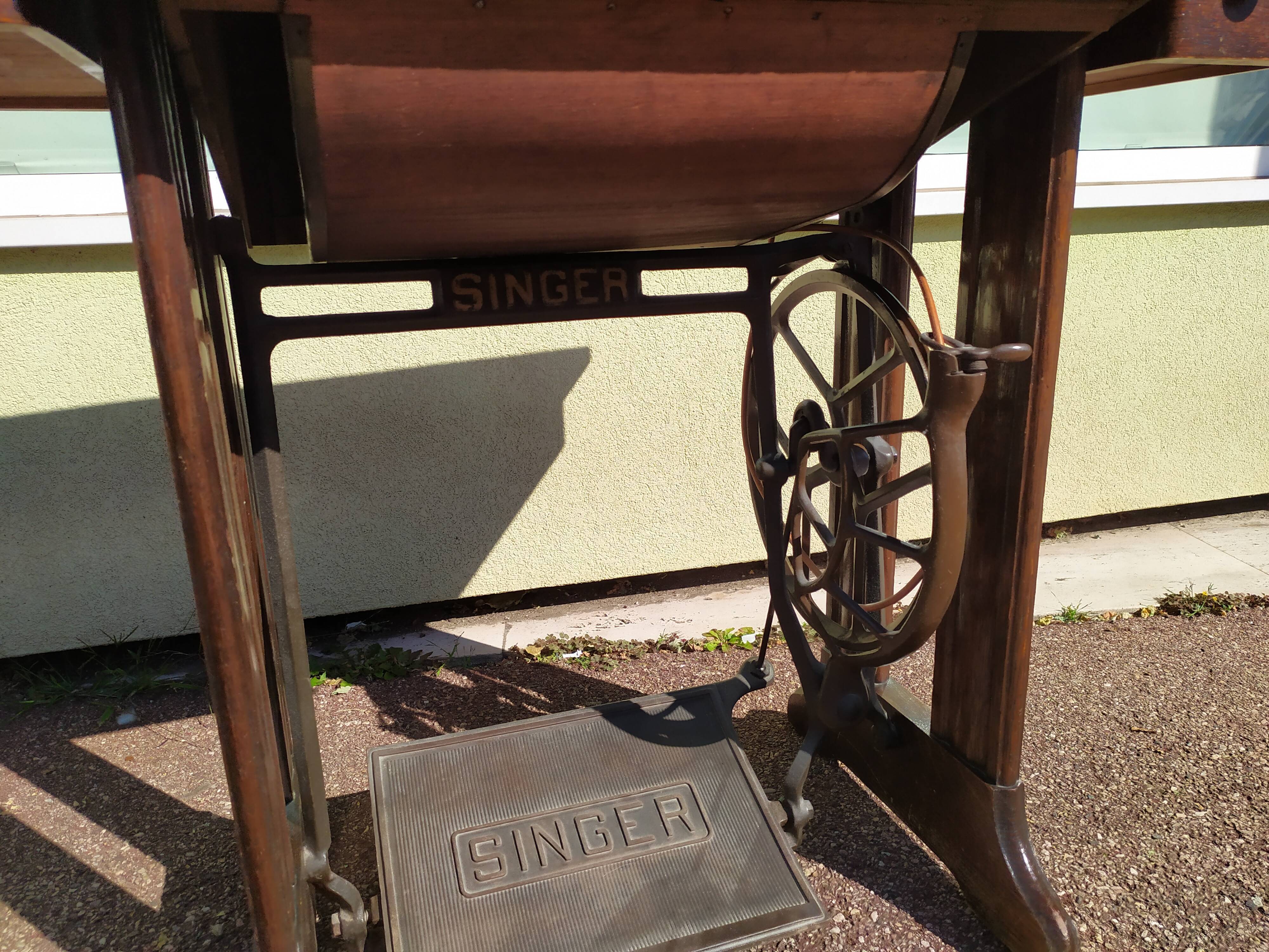 Meuble pour machine a coudre Singer - petit Bureau