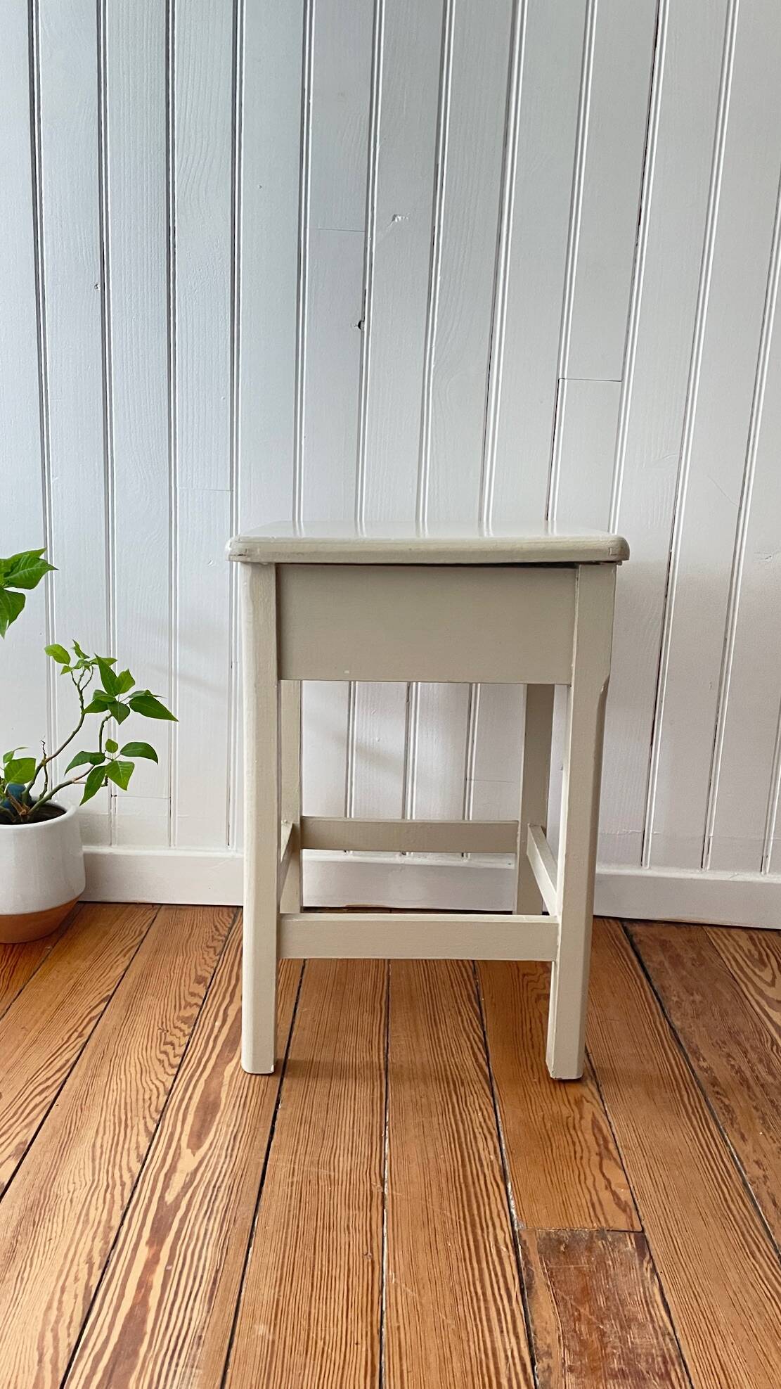 VINTAGE Beige Stool Chest
