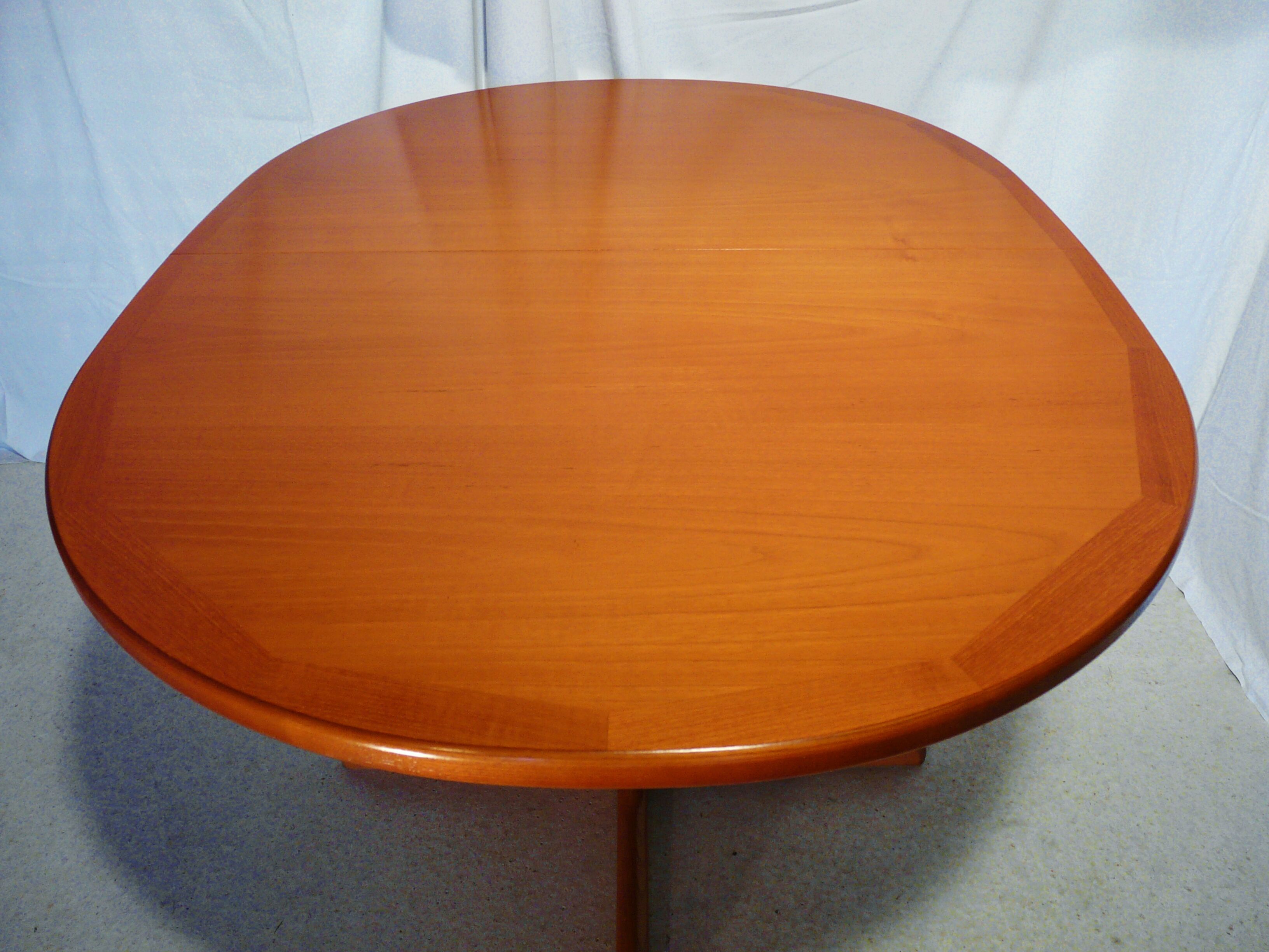 Scandinavian extendable oblong table in G Plan teak