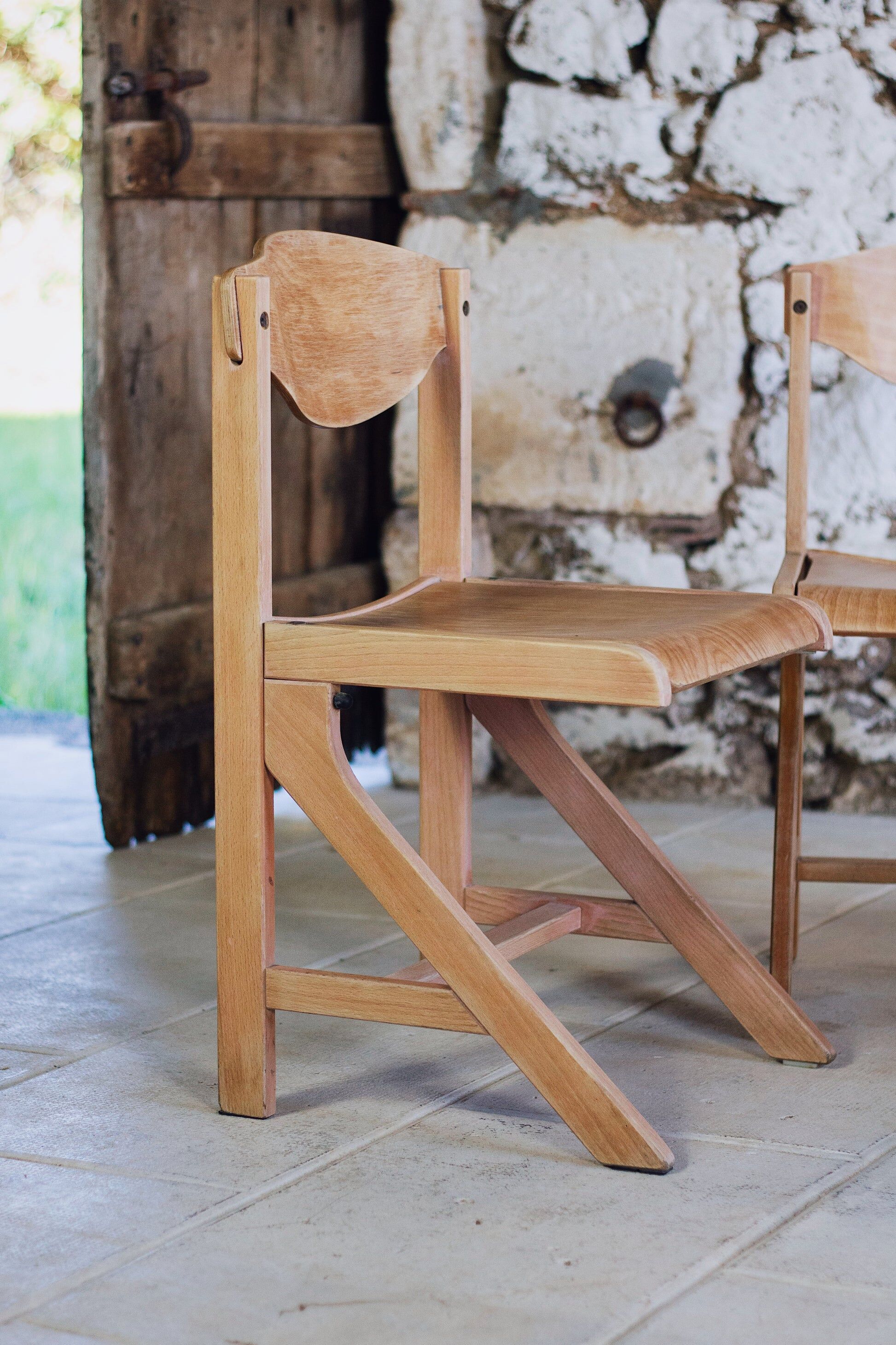 4 vintage canteen chairs in beech, 1980.