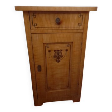 Table de chevet en bois vintage peinte en marron, avec un tiroir et une porte, décoration peinte des années 1890.