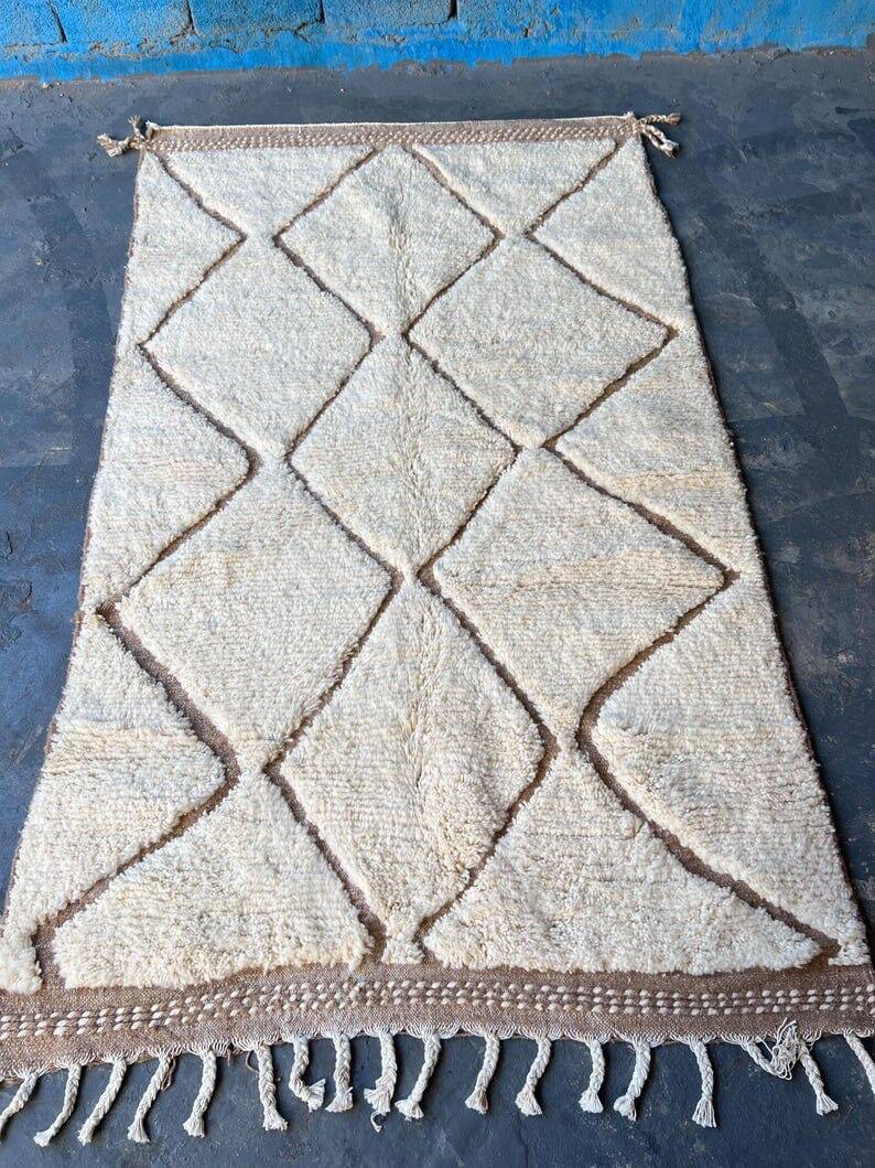 Traditional handmade Moroccan Atlas wool rug 2/3 m