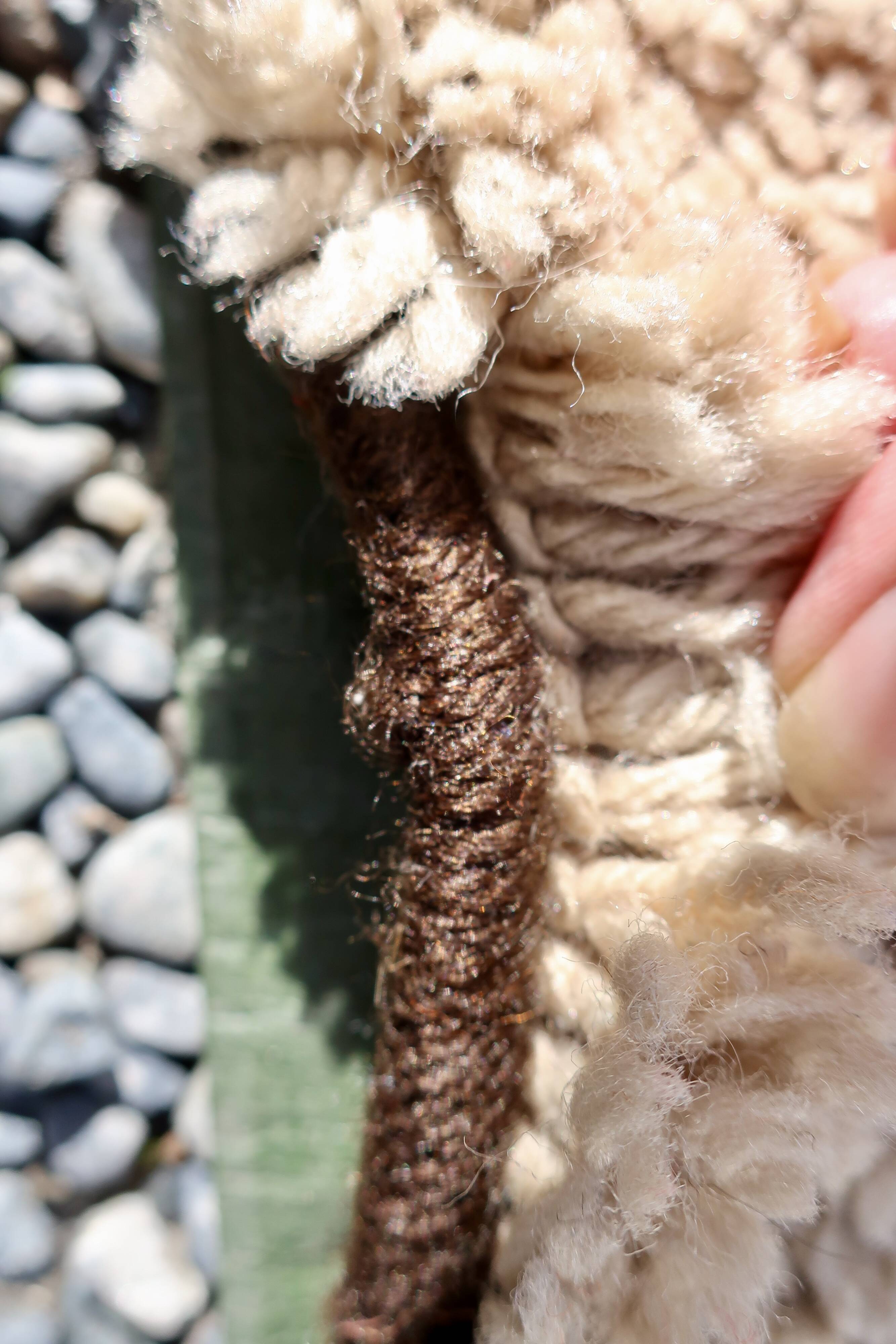 1970s designer rug in knotted wool 280 x 200 cm