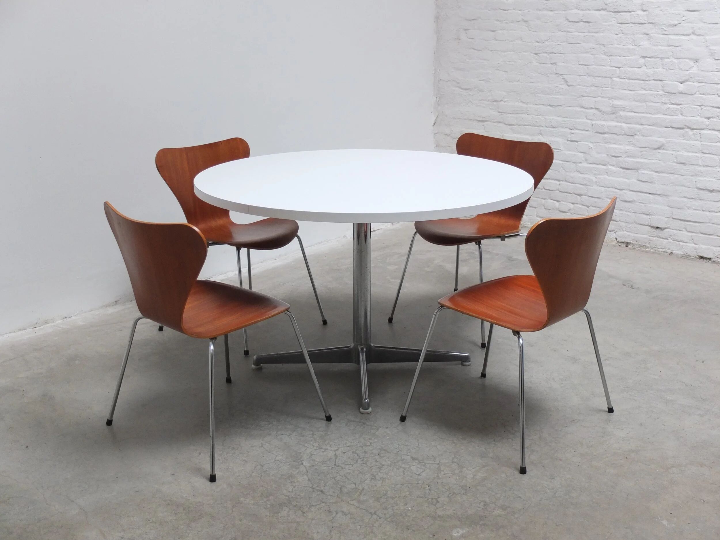 Round Space Age dining table, 1970s