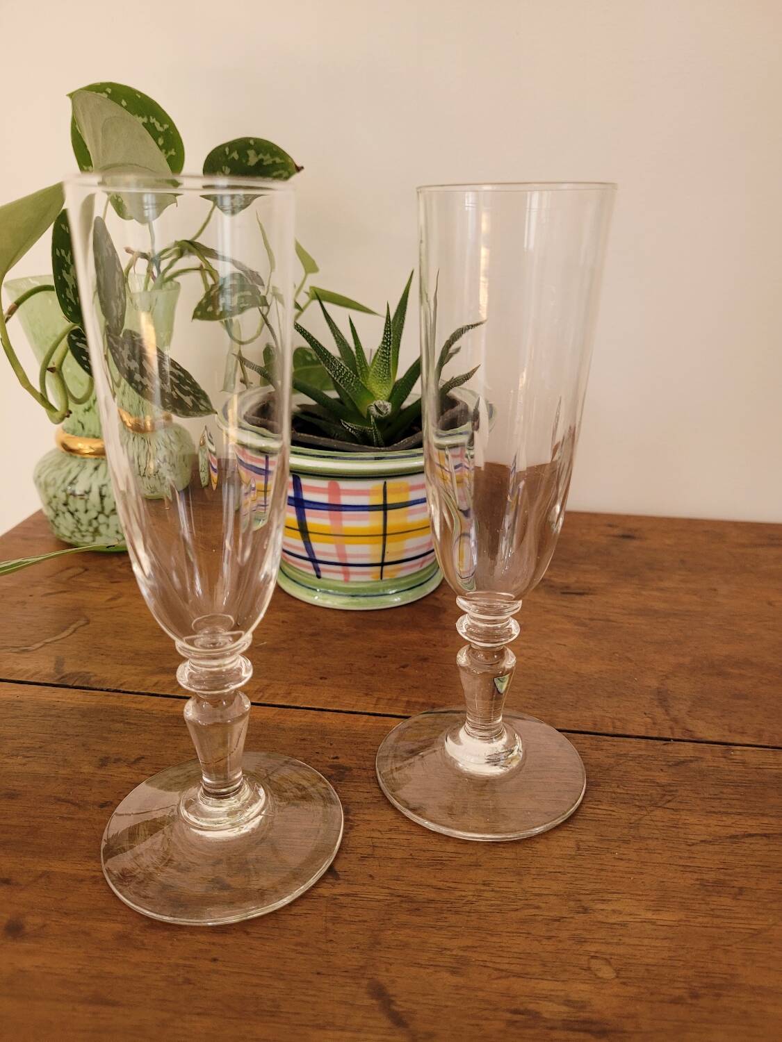 Set of 2 crystal champagne glasses