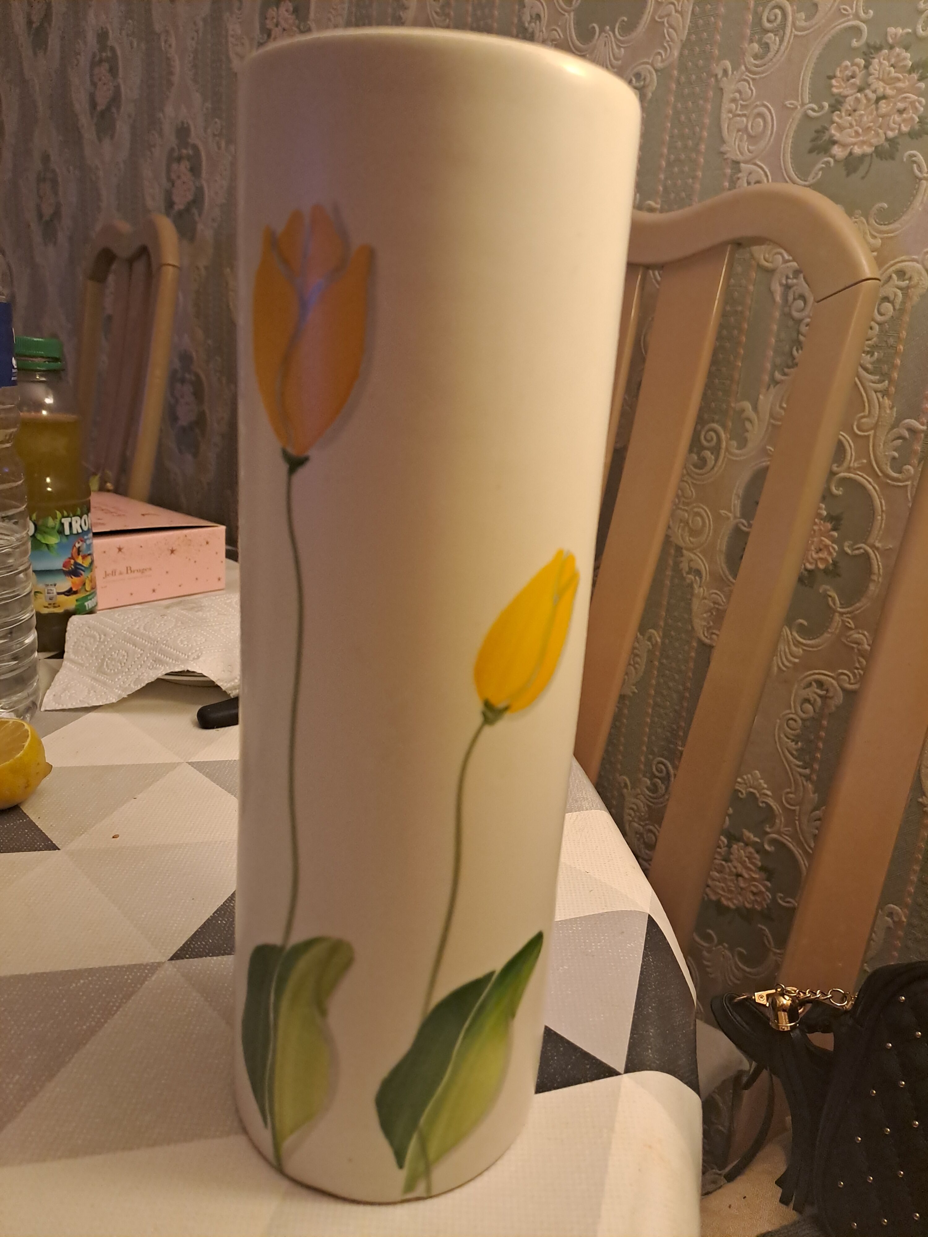 Vase porcelain flowers