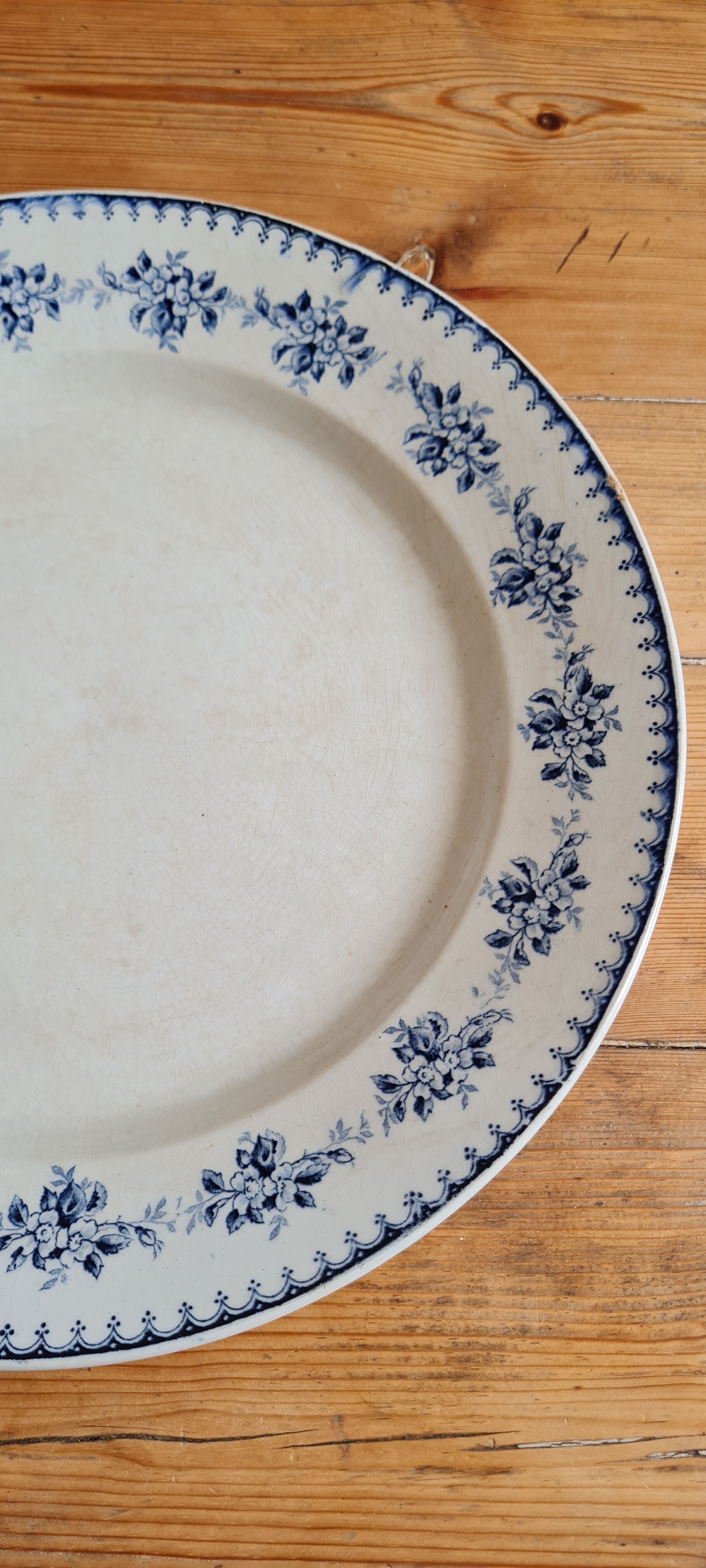 Serving dish in iron earth