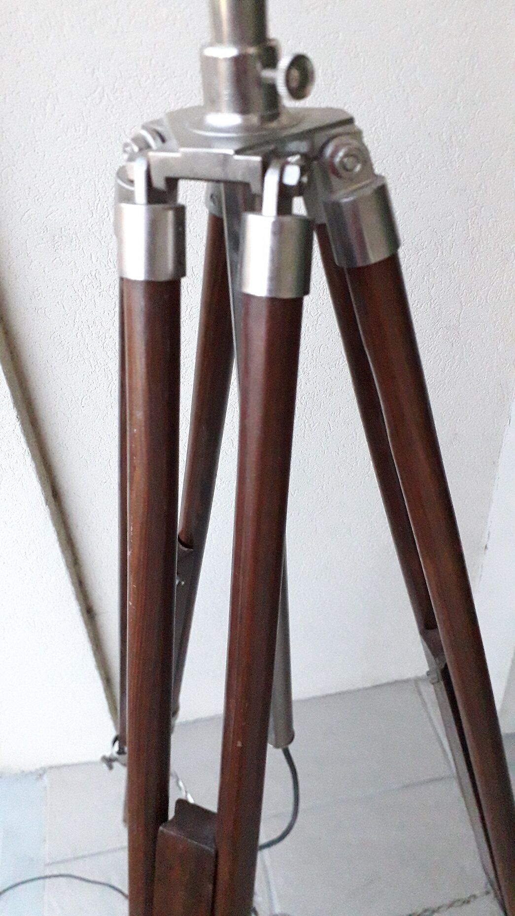 Pied de lampadaire bois
