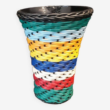 “scoubidous” or “spaghettis” vase