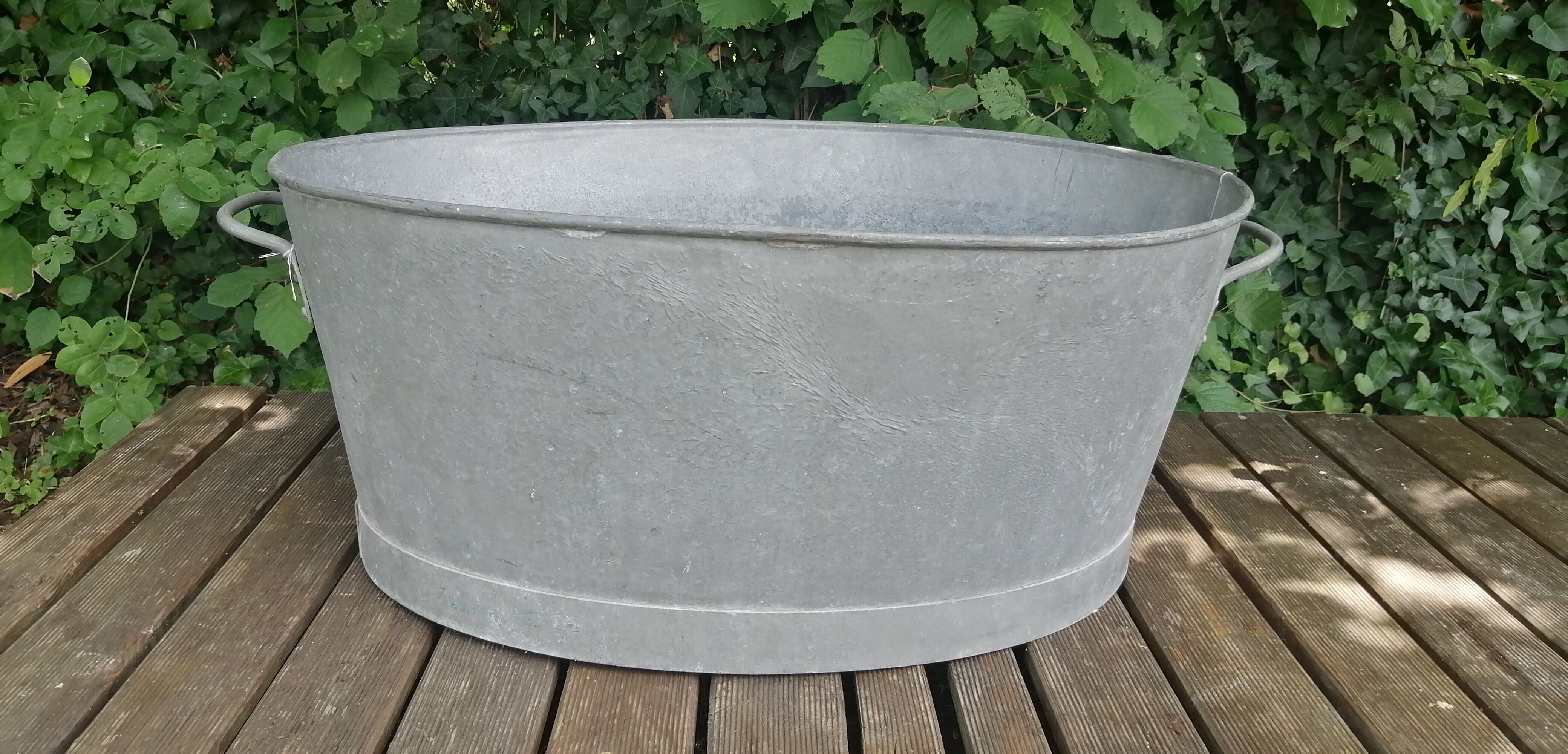 Large oval zinc basin