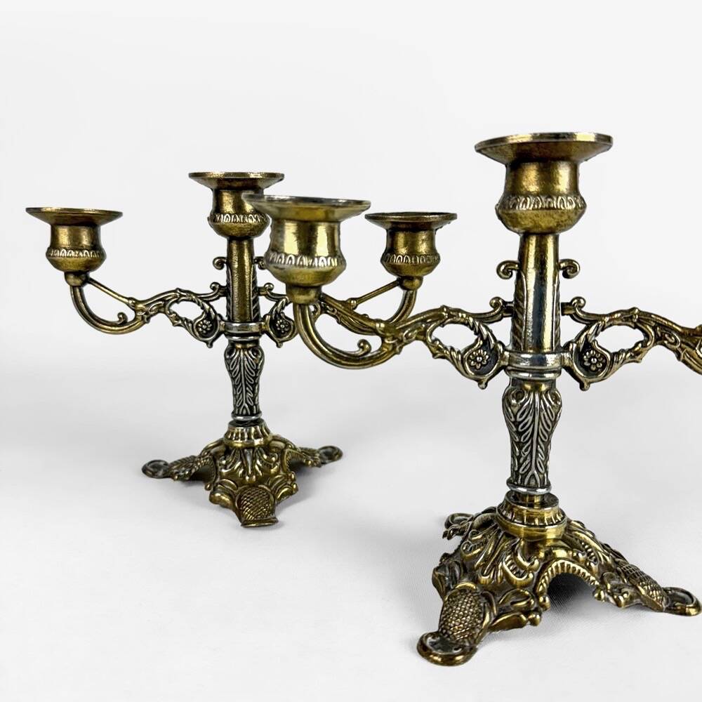 Paire de chandeliers rocaille métal doré