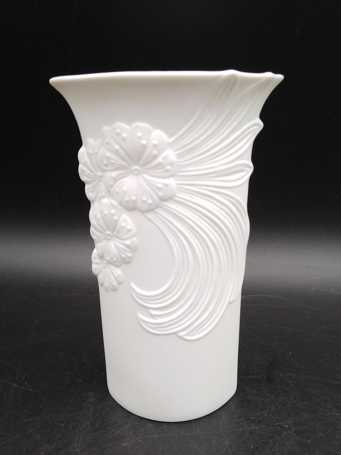 Small oval biscuit vase Porcelain Germany Signed M FREY AK Kaiser 740/1