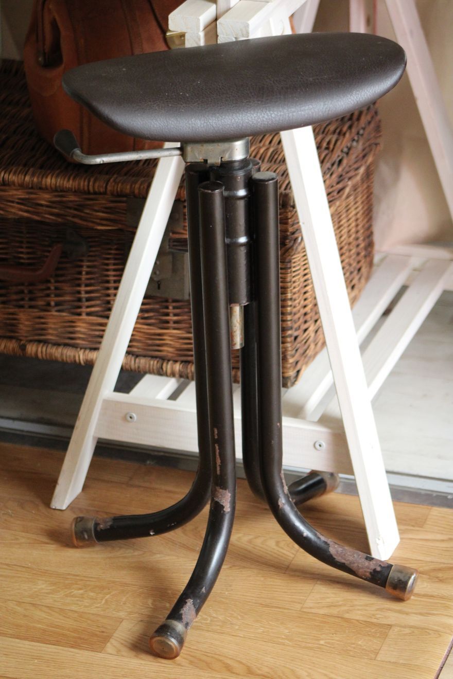 Workshop stool