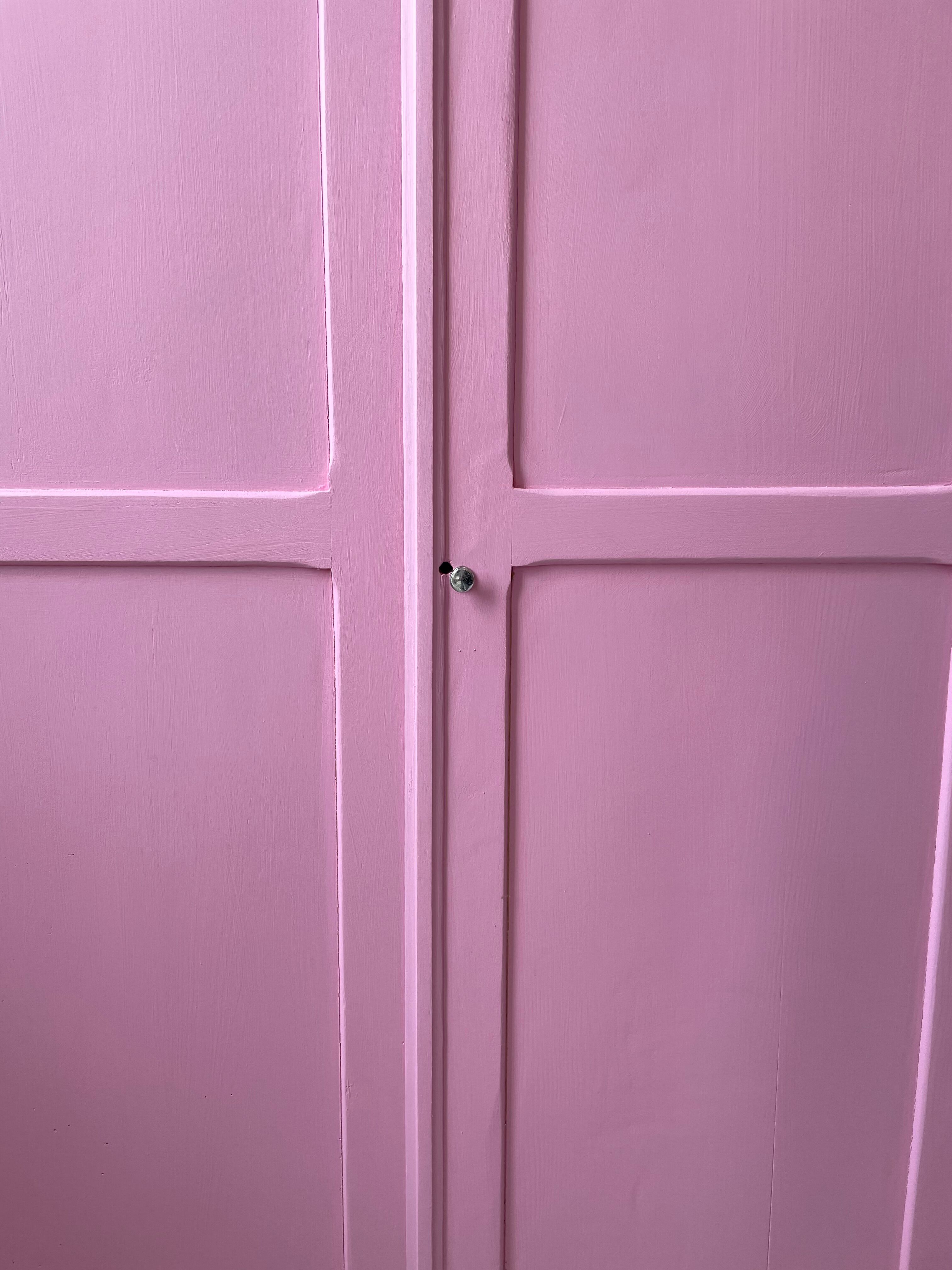 Pink knitted cabinet