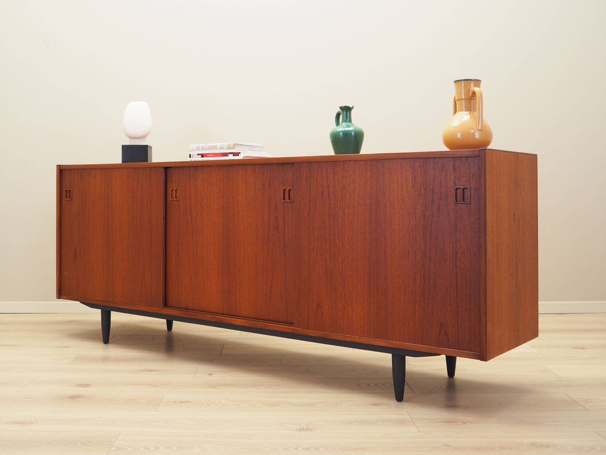 Enfilade en teck, design danois, années 1970, production : Danemark