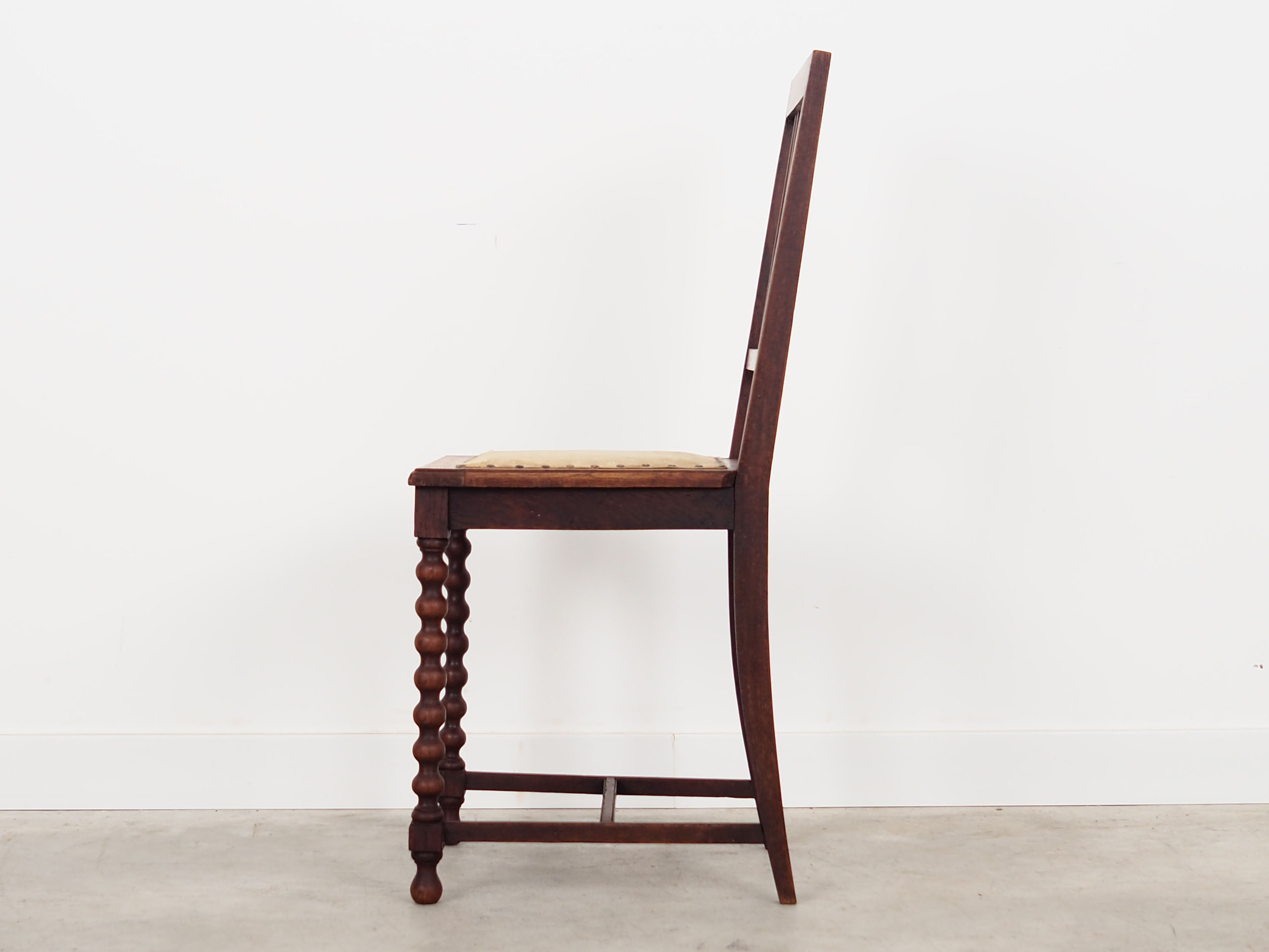 Chaise en chêne, design danois, années 1960, production: Danemark