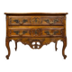 Provençal jumping commode Arlésienne from the Louis XV period in walnut from the 17th century.