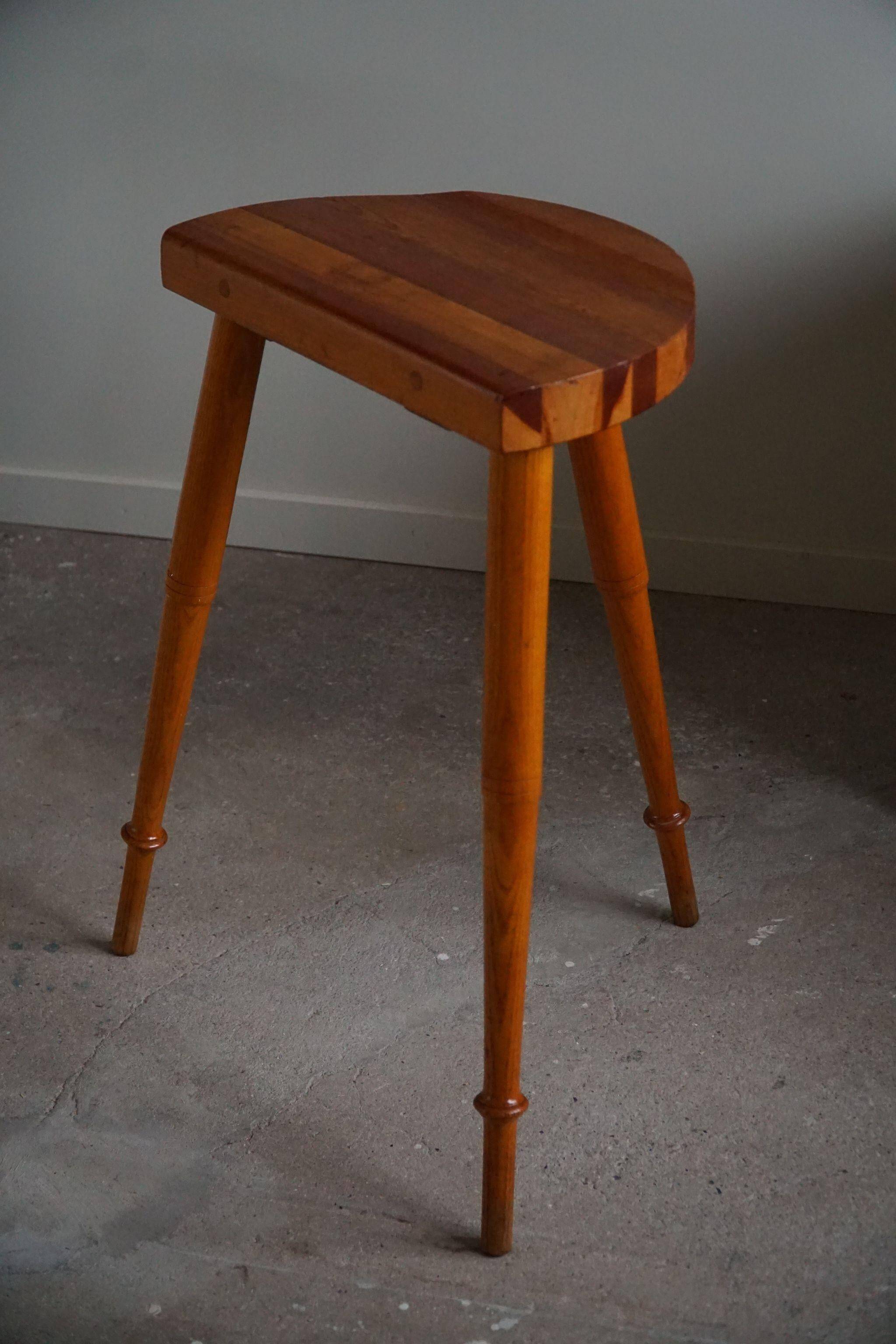 High tripod stool in solid pine, by a Danish cabinetmaker, mid-century, around 1960.