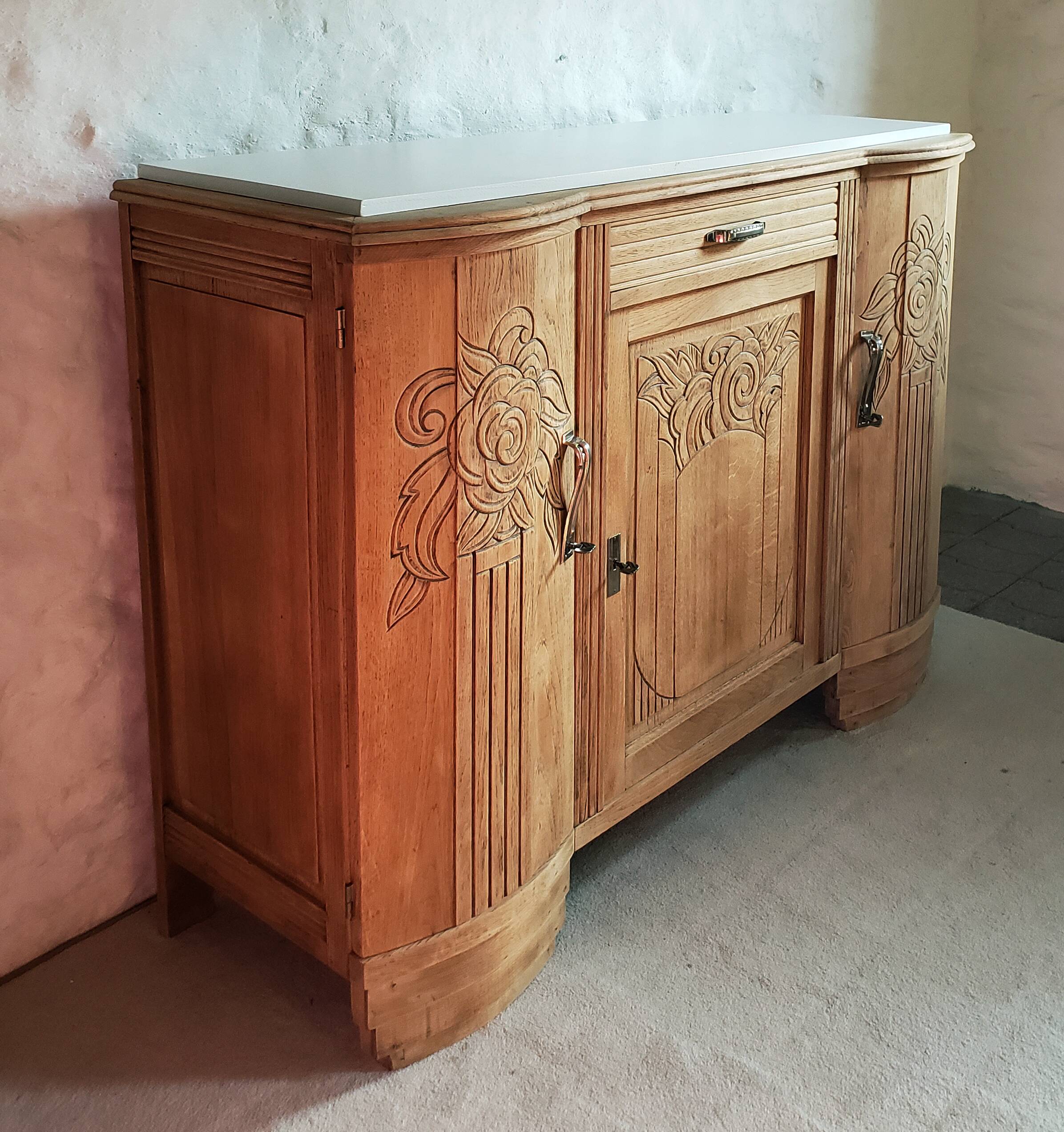 Art-deco buffet in raw oak