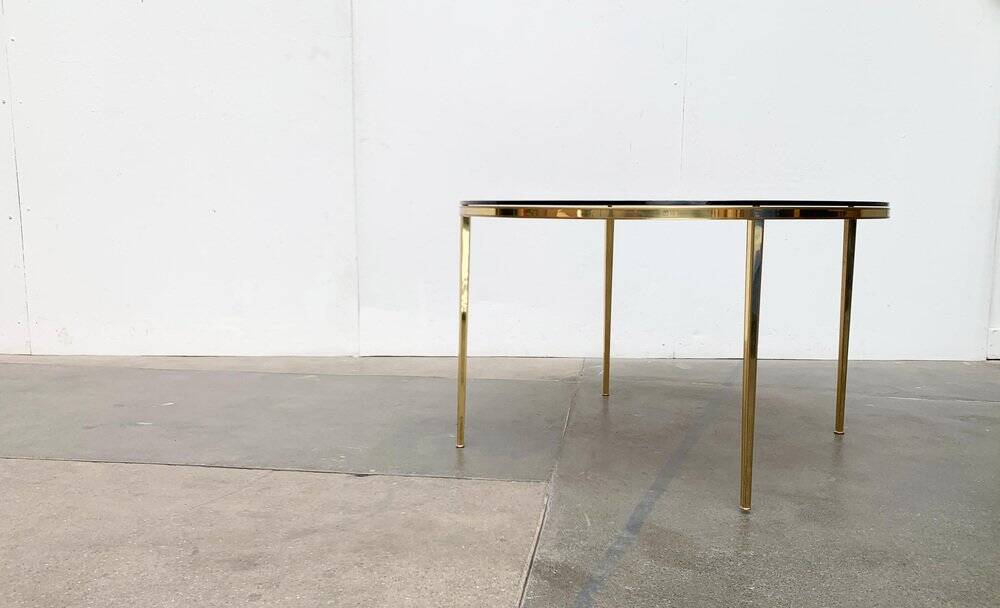 Mid-century Hollywood Regency style coffee table in brass and glass, made in Germany by Vereinigte Werkstätten, 1960s.