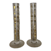 Ensemble de 2 vases soliflores en verre transparent avec décoration dorée.