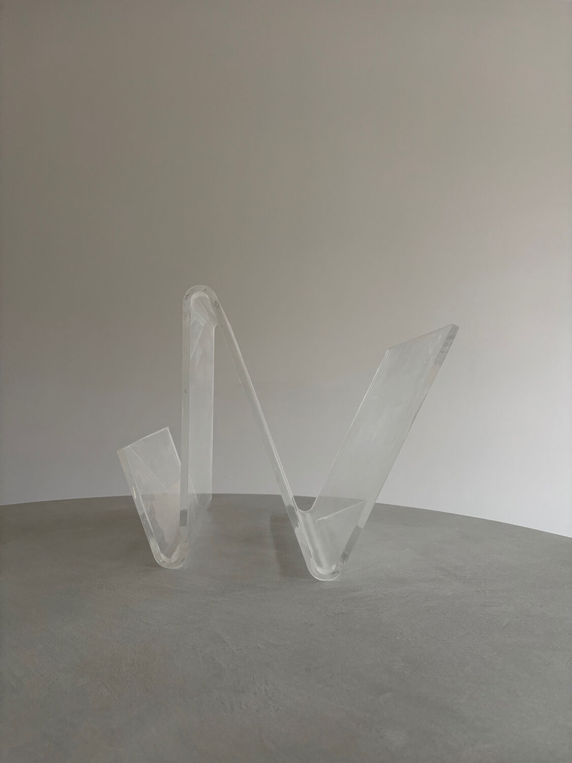Asymmetrical design magazine rack in transparent acrylic, 70s