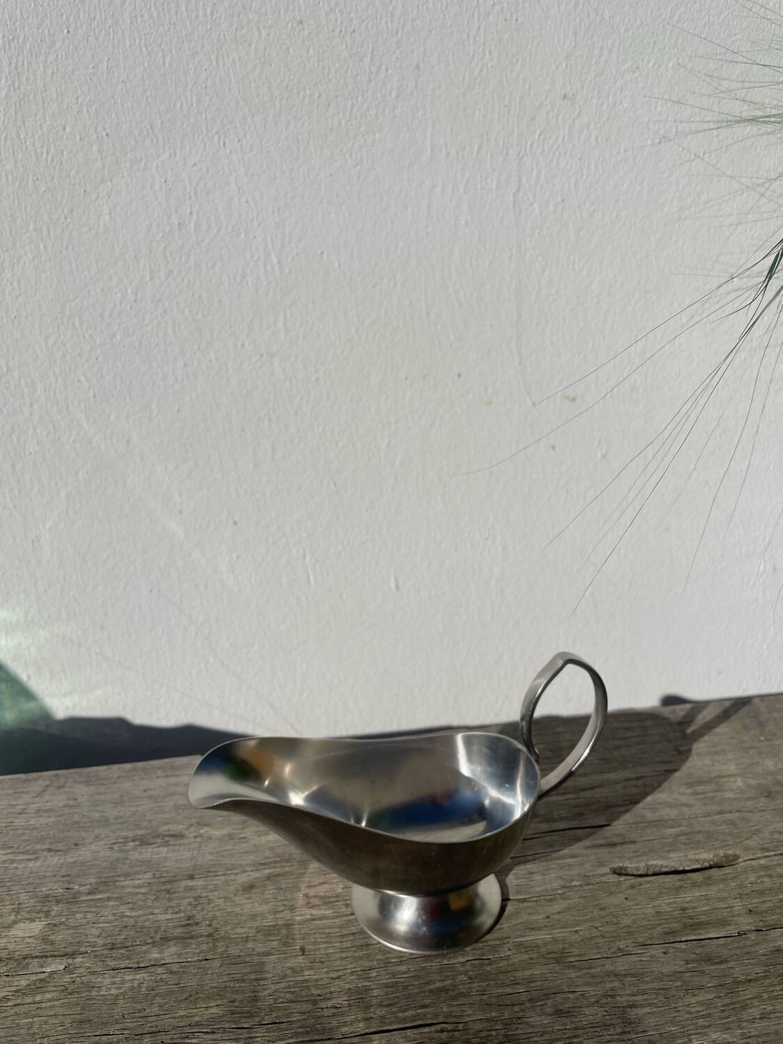 Royal BB silver-plated metal gravy boat