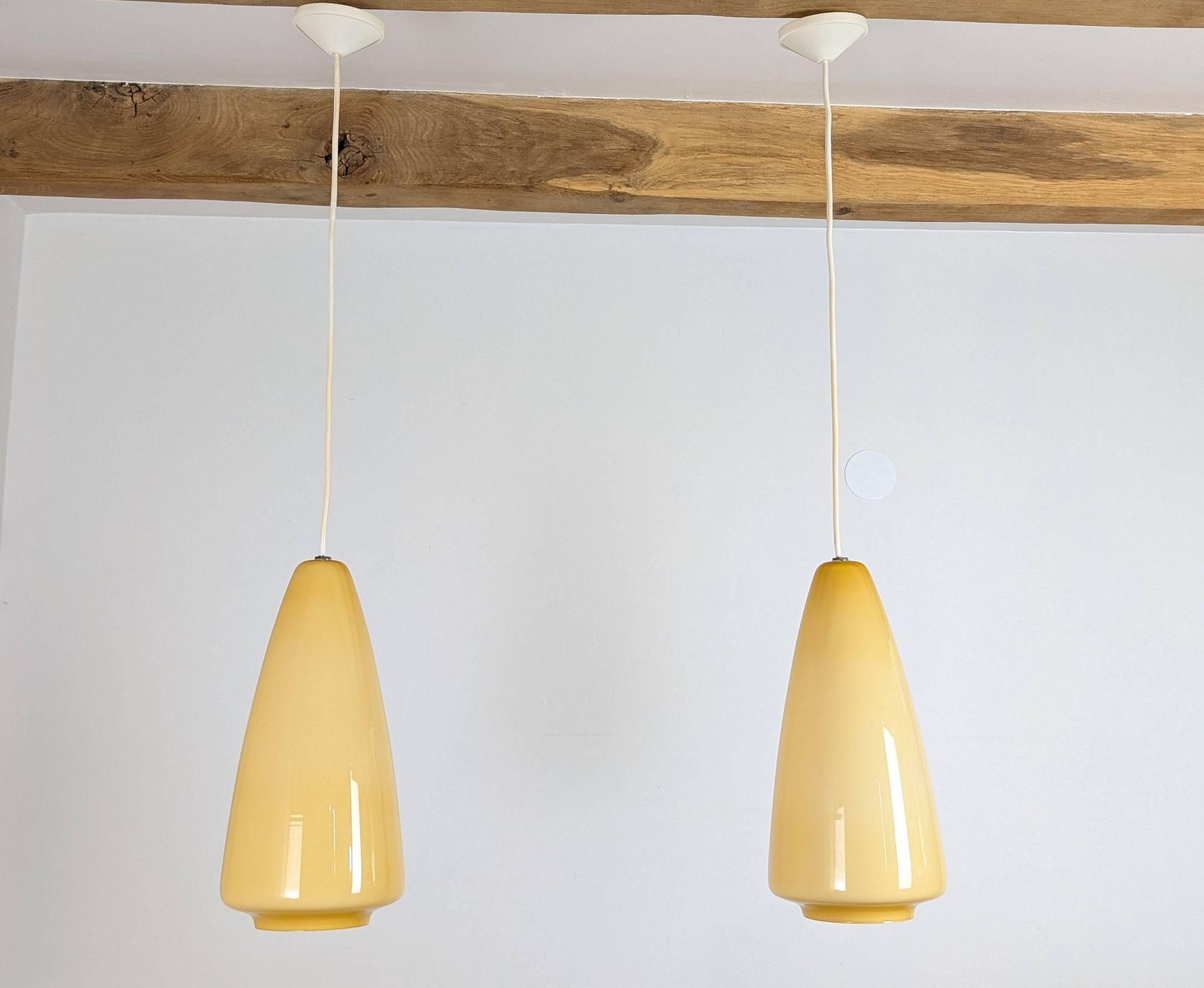 Paire de suspensions opaline