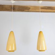 Paire de suspensions opaline