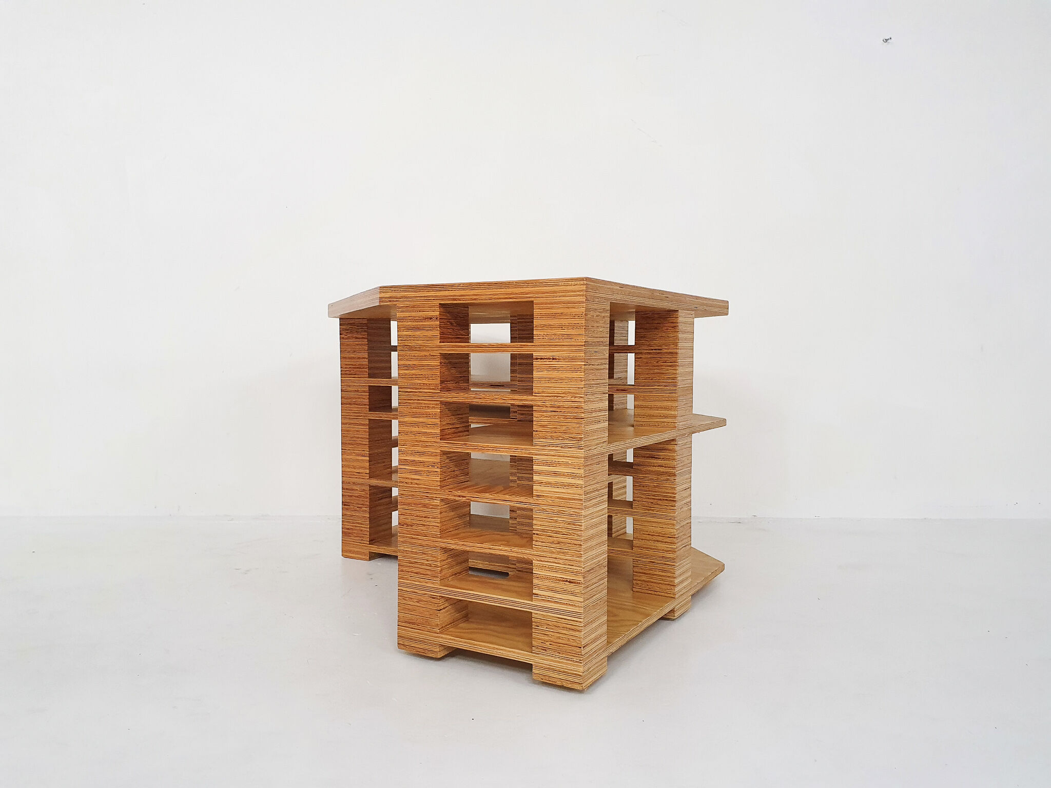 Bureau en contreplaqué de design néerlandais exceptionnel