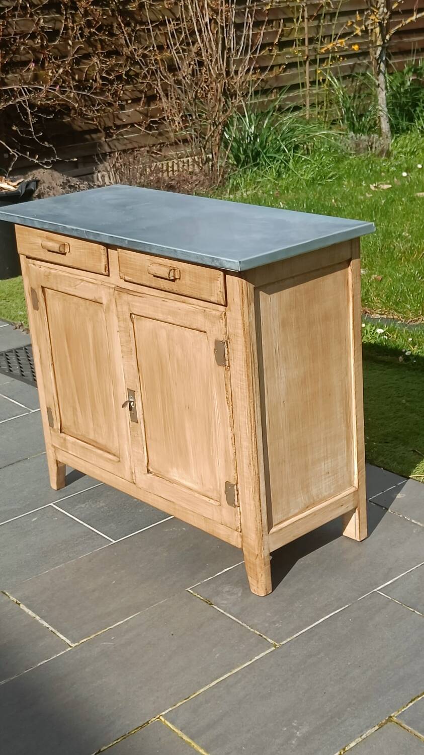 Patinated Parisian buffet – Zinc tray