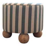 Pouf with ball feet