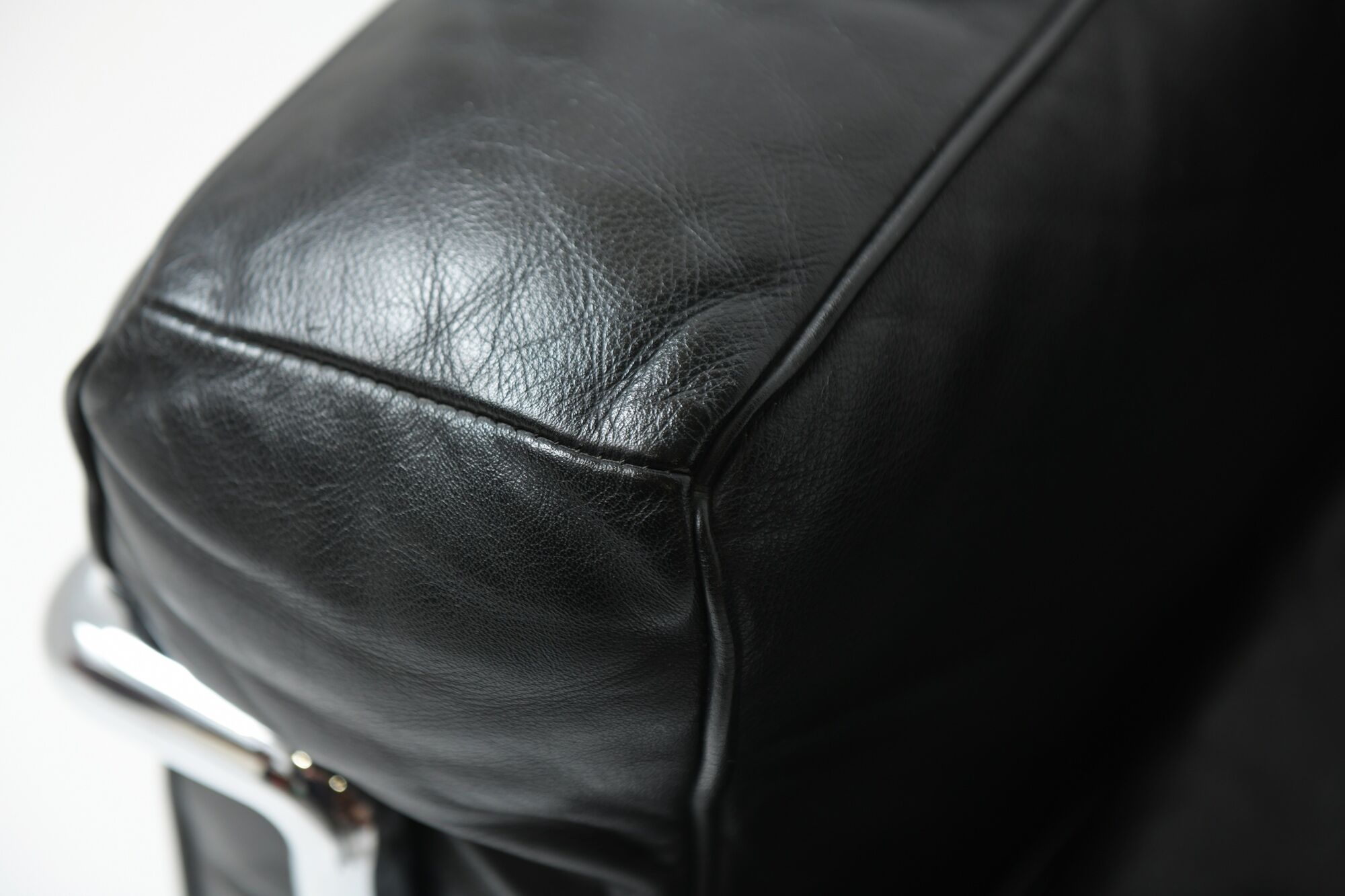 Vintage LC-2 in black leather by Le Corbusier, Jeanneret & Perriand for Cassina