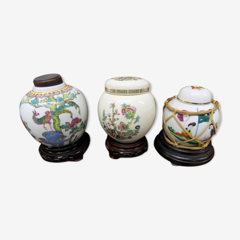 Lot 3 pots couvercle et supports en bois porcelaine de Chine