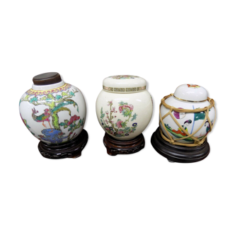 China porcelain lot 3 pots lid and wooden supports