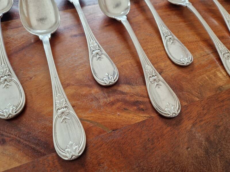 Christofle - Set of 11 dessert spoons in the Trianon model made of metal.