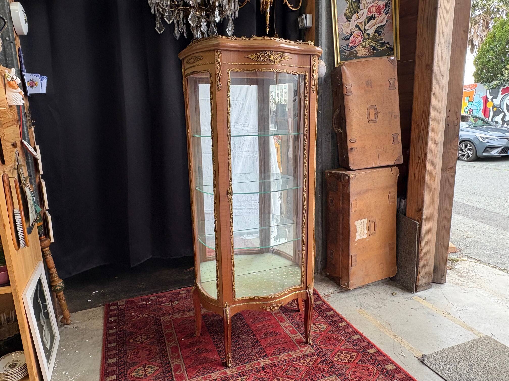 Louis XV/Transition style display cabinet in wood and gilt bronze