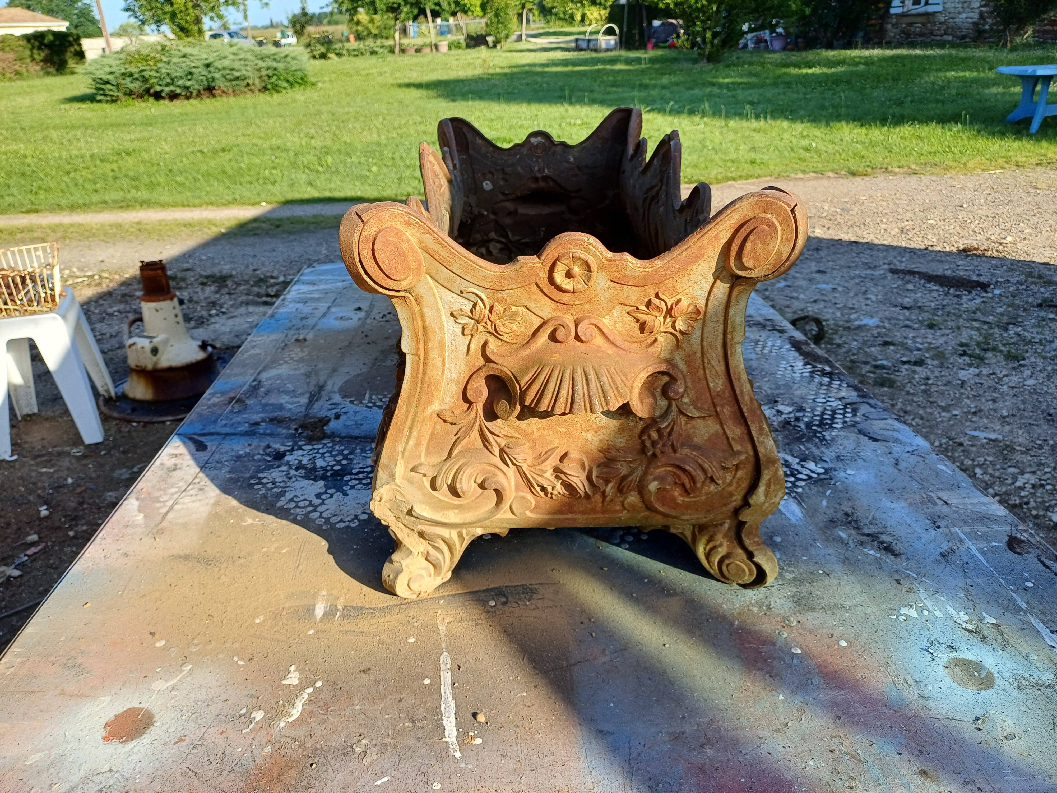 Large 1900 Cast Iron Planter in Rocaille Style: Charleville - Mézières