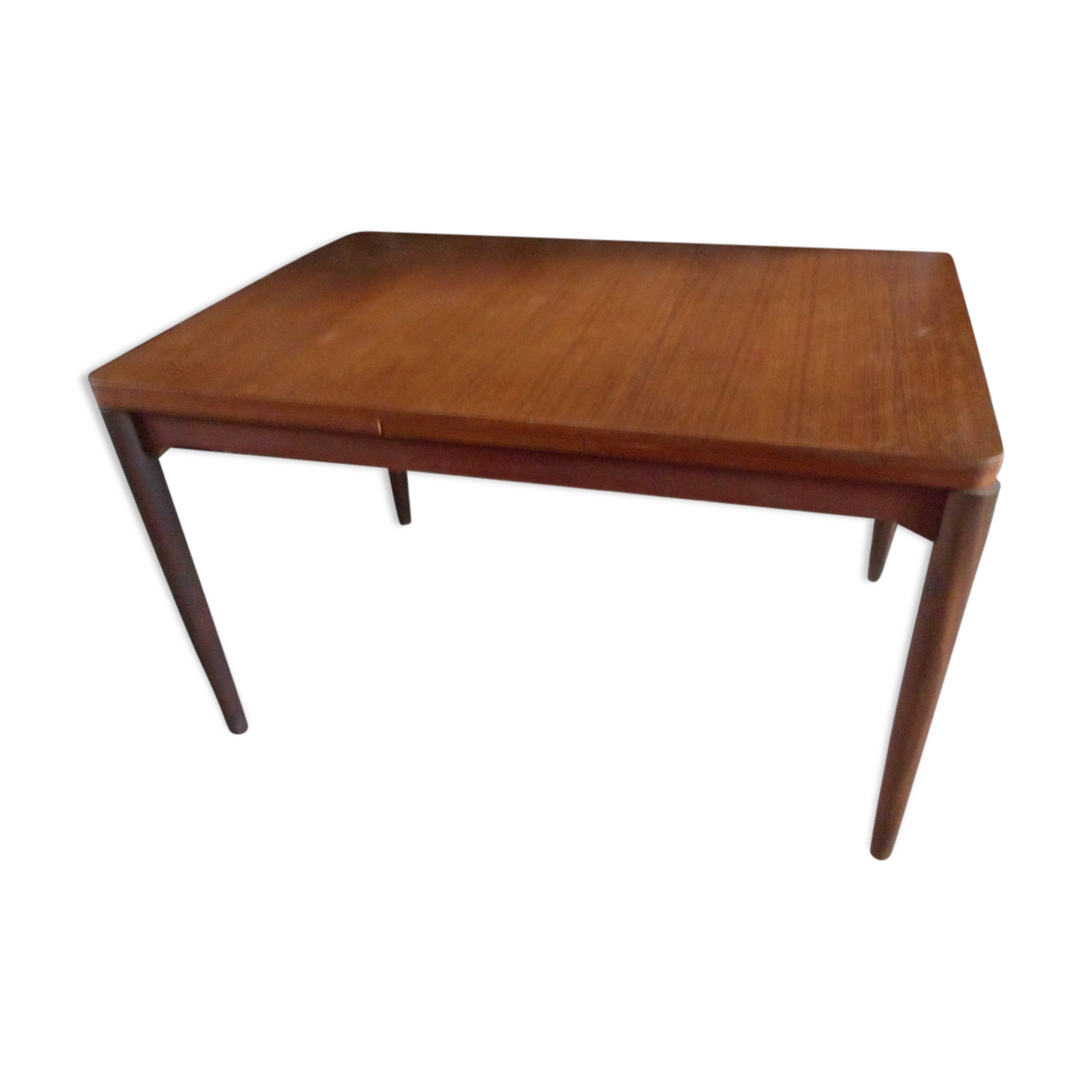 Expandable teak table