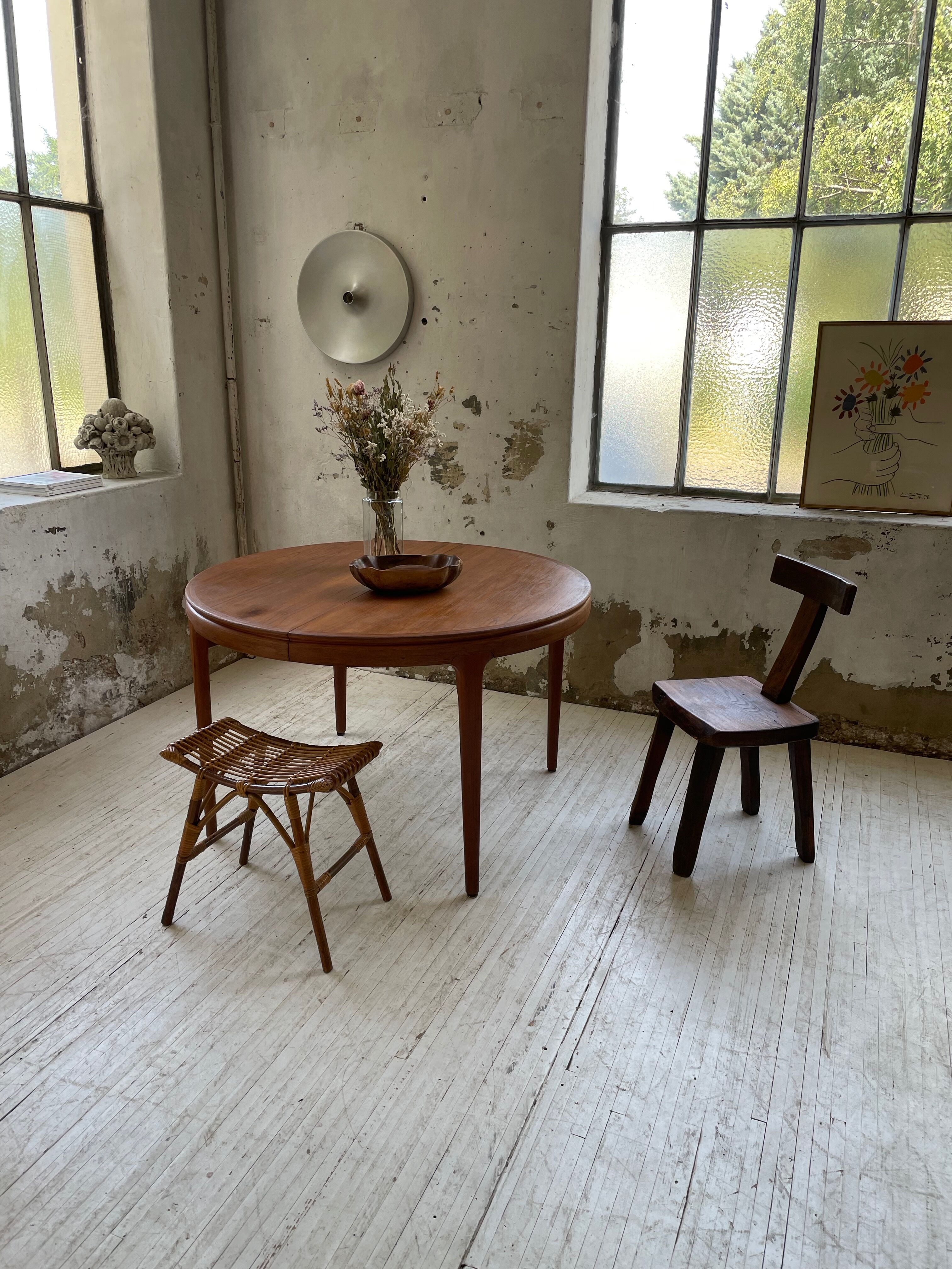 Round table 120-230 cm scandinavian samcom arne hovmand olsen