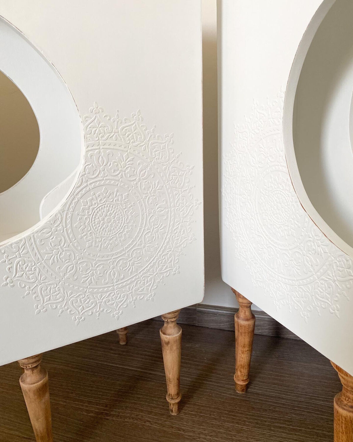 Set of 2 bedside tables